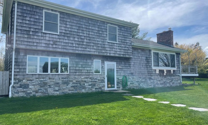 Jamestown House | Island Time - Jamestown