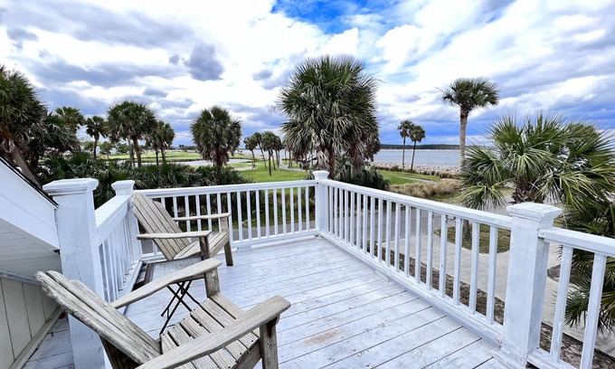 Saint Helena Island Cottage | Island Vibes with Ocean View and Golf Cart
