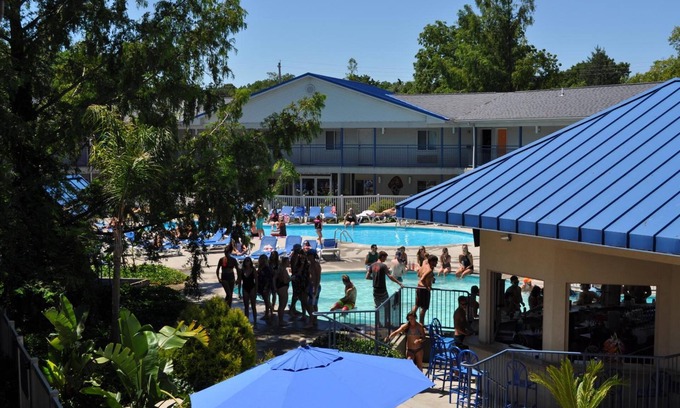 Put-in-Bay Hotel | Islander Inn