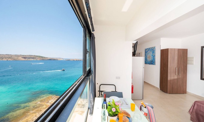 Bugibba Apartment | Islet Promenade Studio with Seaview