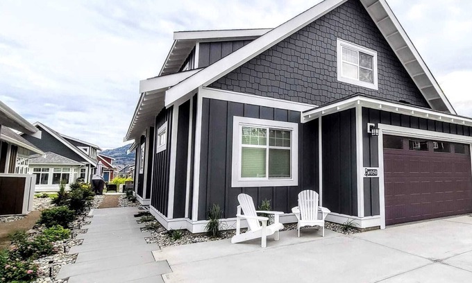 Okanagan-Similkameen Cottage | IT'S SNOWBIRD SEASON! Inquire now about special rates at our Blue Meadow Cottage