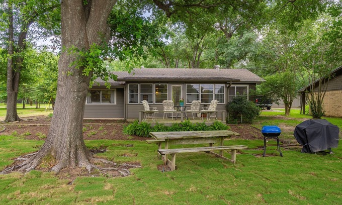 Malakoff House | It’s FALL! Cooler temps, Area Festivals! Family or couples getaway with pups!
