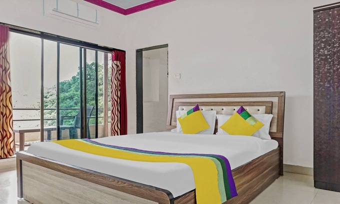 Mahabaleshwar Hotel | Itsy by Treebo - Strawberry Park Inn, Mapro Garden