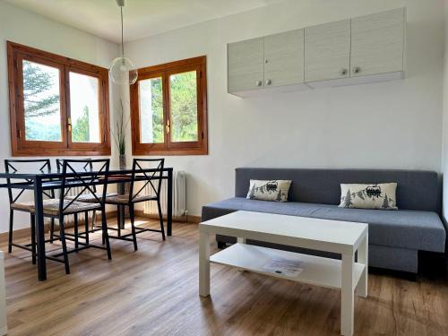 Formigal Apartment | Izas · Pirineos360 · Práctico y sencillo · Perfecto para esquiadores