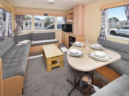 Morecambe House | J And M Retreat