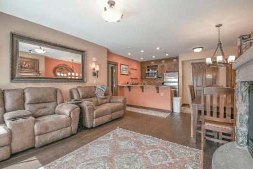 River Run House | Jack Pine 8016 by SummitCove Lodging