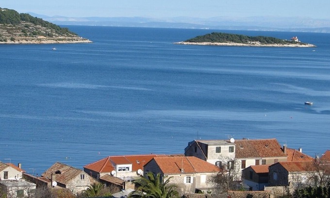 Vis Apartment | Jakša - Close to the sea & Free Parking - A3