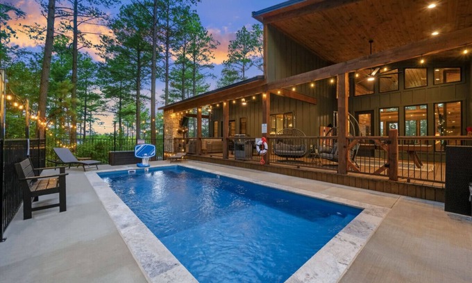 Pickens Apartment | JamOn | Heated Pool, Arcade, Playground and MORE!