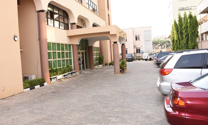 Abuja Hotel | Jasmines Place and Suites