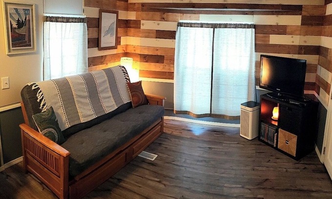 Esko Cottage | Jay Cooke Cottage: Autumn Colors, pets welcome, large yard & firepit