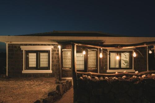 Gujwa House | Jeju Dokchae Pension Doldam House Batdam Branch