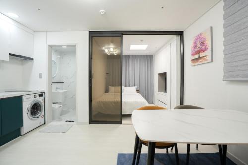 Downtown Apartment | Jeju Seomun Residence Hotel