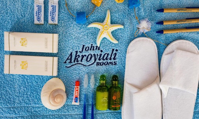 Loutro Hotel | John Akroyiali