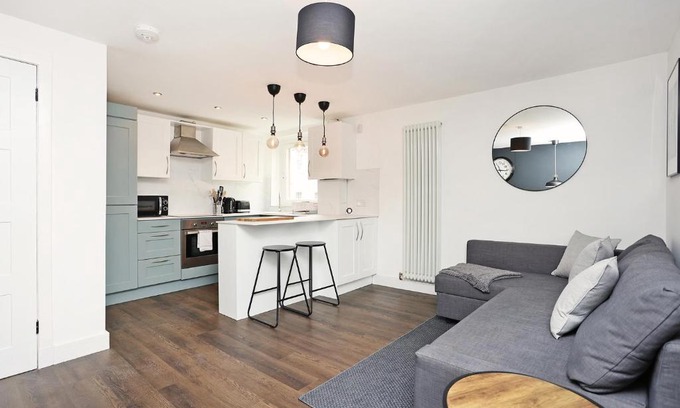 Old Town Apartment | JOIVY Contemporary Royal Mile Apartment with Balcony