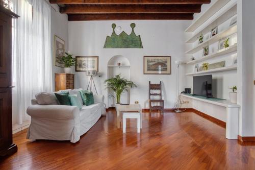 Zona Solari Apartment | JOIVY Spacious flat, excellent city centre access