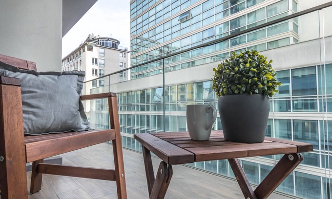 Centro Direzionale Apartment | JOIVY Superb Flat For 4 W/Balcony Near Milano Centrale