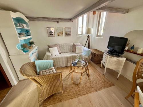 Vence Apartment | Joli cocon sous les toits au cœur de Vence et sa charmante terrasse tropezienne
