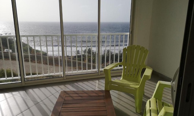 Terre-de-Haut Apartment | Joli studio climatisé avec grande terrasse, très belle vue océan, très calme, plages à proximité, aucun vis-à-vis