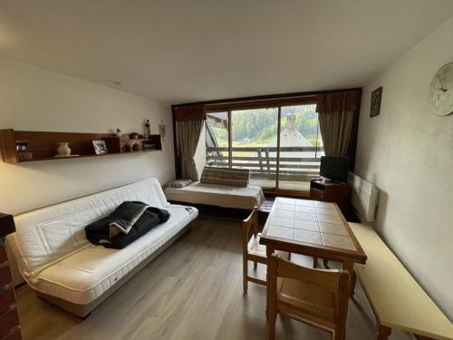 Laveissiere Apartment | joliment décoré, situé en coeur station, exposé sud - FR-1-787-132