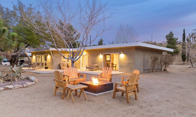 Yucca Valley House | Joshua Tree Retreats - Private Views W/ Hot Tub, Bbq & Fire Pit 3 Bedroom Home by Redawning