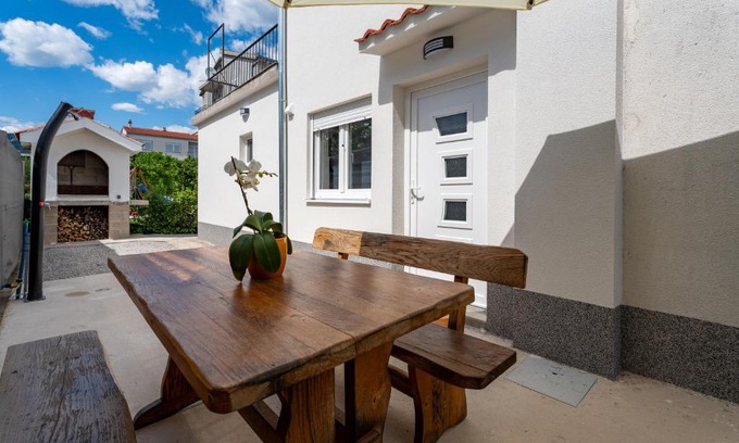 Kastela Apartment | Josip