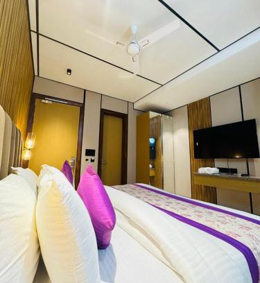 Jangpura Hotel | JS Residency Luxe Collection Hotel Near Nizamuddin Railway Station