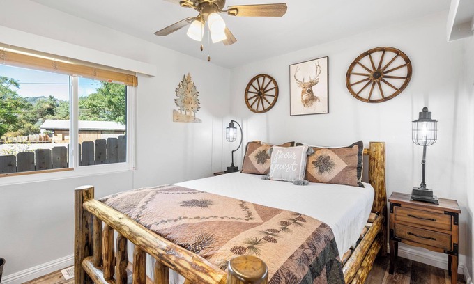 Julian Cabin | Julian Cafe Family Cottage - Includes Breakfast at The Julian Cafe & Bakery