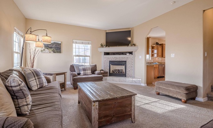 Fruita House | Juniper I: Luxe Comfort, Style & Elegance
