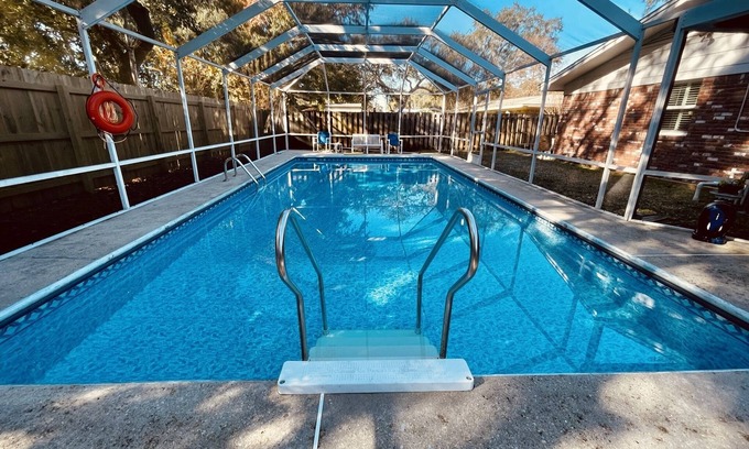 Wright House | "Juniper Junction" - Covered Pool/Entertainer’s Dream/10 Minutes from Beach