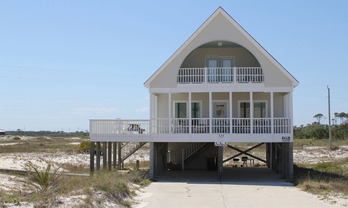 Southpointe House | Just a few steps away from the beach