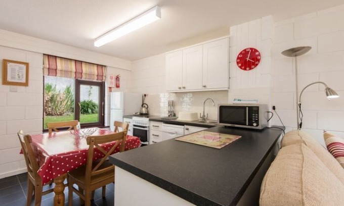 Holywell Apartment | Just a few steps from the beach!