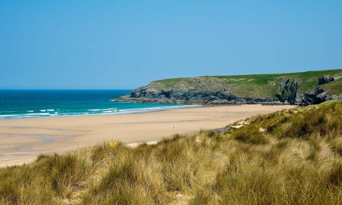 Holywell Apartment | Just a few steps from the beach!
