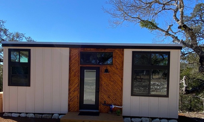 Dripping Springs Cottage | Just minutes away from numerous wine tasting rooms and distilleries