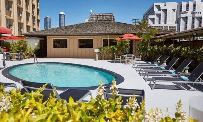 Ala Moana House | Just What You Were Looking For! 2 Convenient Units, Pool, Pets Allowed
