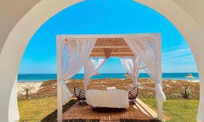 Kelibia House | Kèlibia Beach Dar Magdoline les pieds dans l’eau