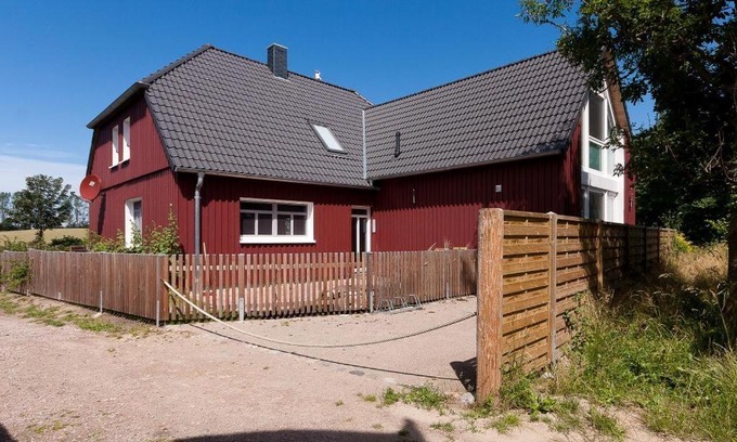 Ostseebad Ahrenshoop Apartment | Kapitänshaus - Atelier