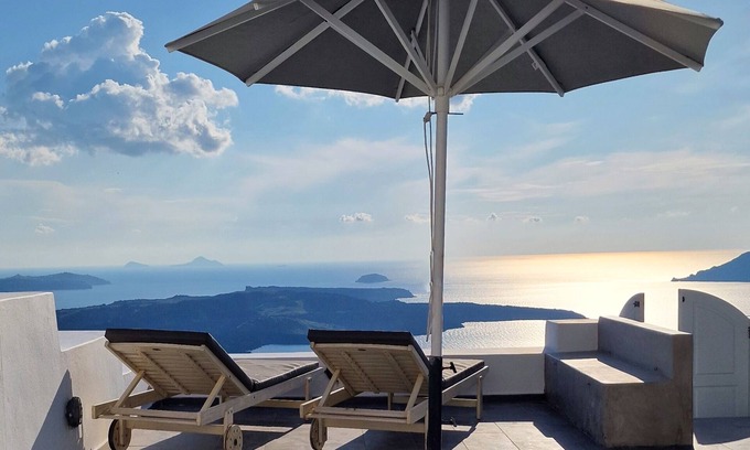 Firostefani Villa | Karpimo Horizon - Caldera View with private hot tub