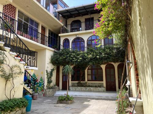 Quetzaltenango Hostel | Kasa Kiwi Hostel & Travel Agency