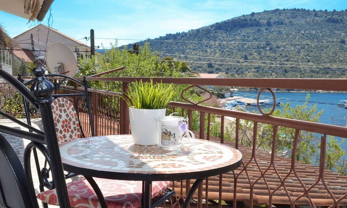 Podglavica Apartment | KATE & ANTE with 3 bedrooms, beachfront
