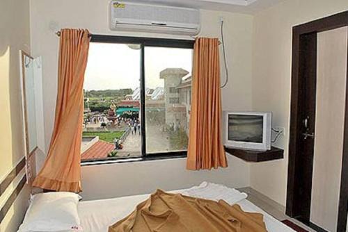 Shirdi Hotel | KDM Hotel Sai Geeta Shirdi