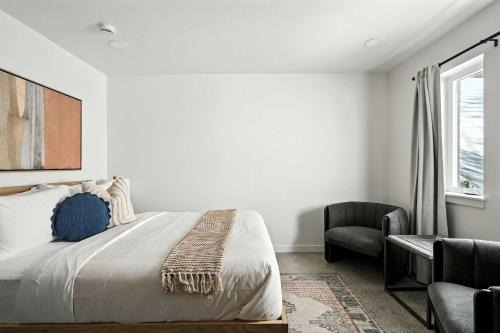 Kerns Apartment | Kerns Studio - Near Coffee Dining & Transit