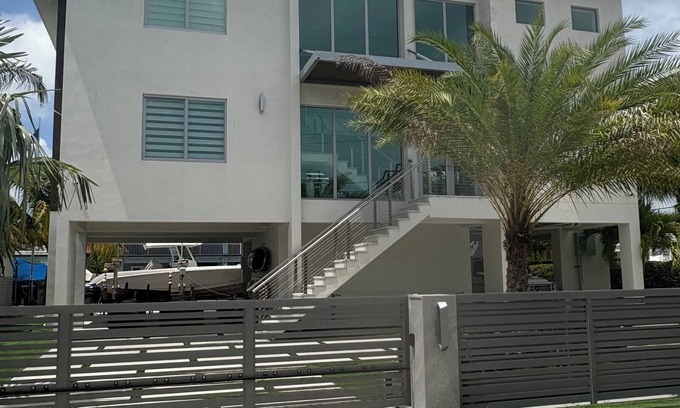 Bowens Addition House | KEY LARGO BRAND NEW HOUSE WITH POOL & DOCKAGE