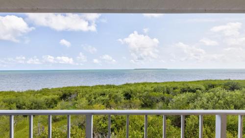 Tavernier House | Key Largo Captains Quarters Ocean Pointe 4405