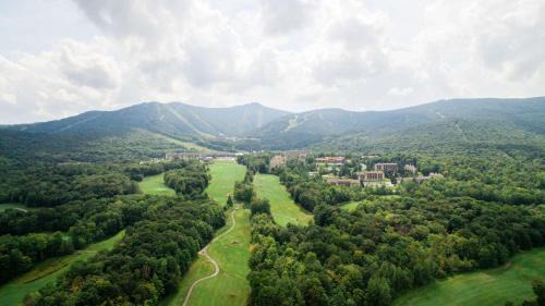 Killington Hotel | Killington Mountain Lodge, Tapestry Collection by Hilton