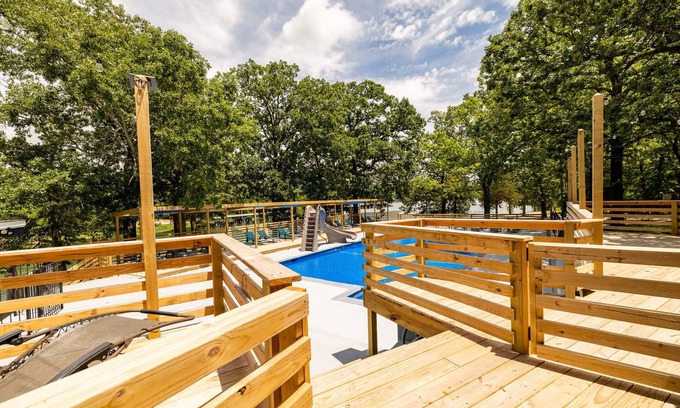 Kimberling City Hotel | Kimberling Cove H19