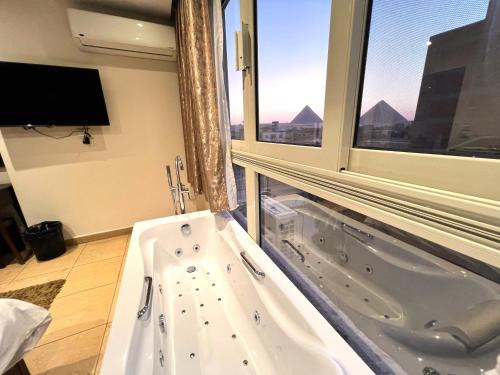 Kafrat al Jabal Hotel | King Khafren Pyramids View Palace