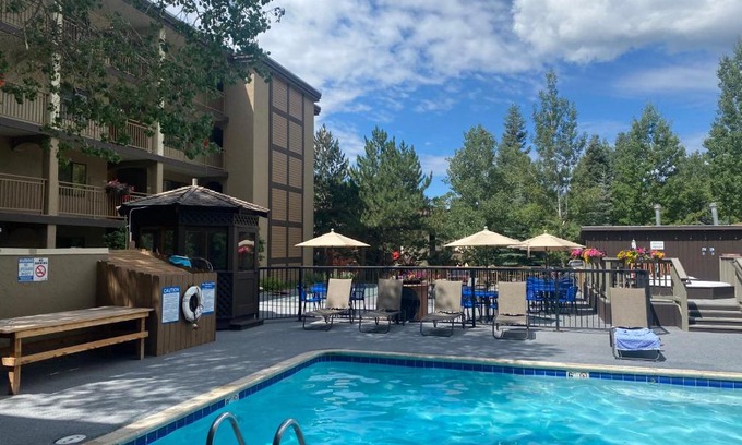 Vail Hotel | King size bed in vail village