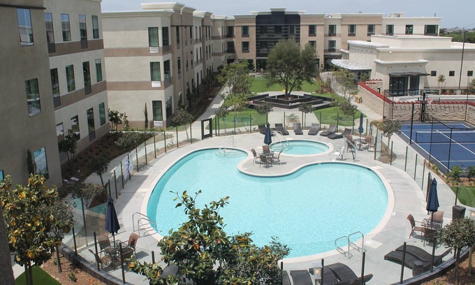 Bressi Ranch Condo | King Suite | Free Breakfast. Pool Access.