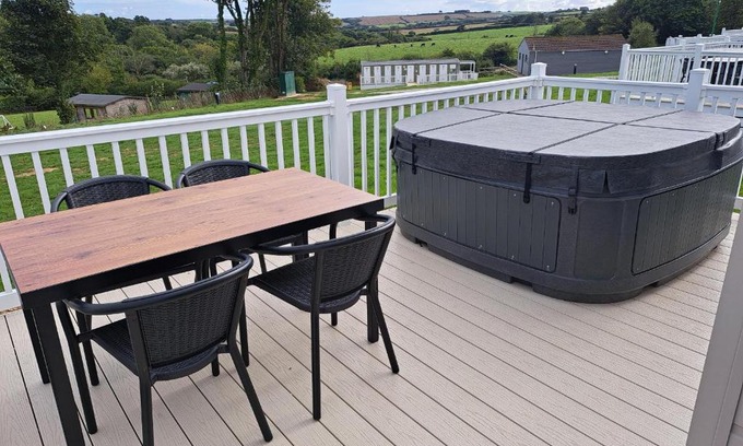 Grampound House | Kingfisher 33 sleeps - 6 persons private hot tub-Tranquil holiday away from it all yet not far from St Austell- The Holiday Home has three bedrooms, living and dining area, equipped kitchen-decking-outdoor furniture-fishing lakes-pet friendly