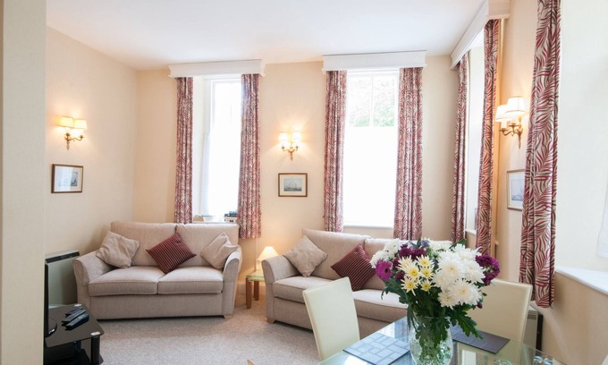 Dartmouth Apartment | Kingsley Standard Apartment - 1 Bed-Courtyard view